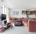 Beehive 14 - Accommodation Redcliffe