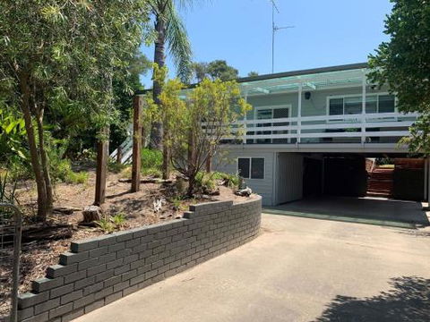 DRIFTAWAY ACROSS FROM SURF BEACH - Accommodation Redcliffe 0