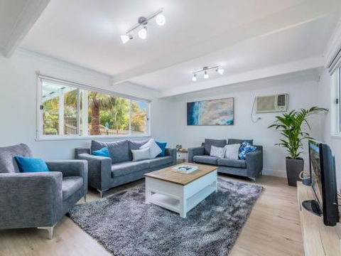 DRIFTAWAY ACROSS FROM SURF BEACH - Accommodation Redcliffe 6