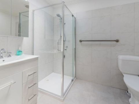 DRIFTAWAY ACROSS FROM SURF BEACH - Accommodation Redcliffe 5