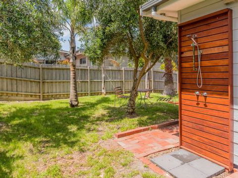 DRIFTAWAY ACROSS FROM SURF BEACH - Accommodation Redcliffe 2