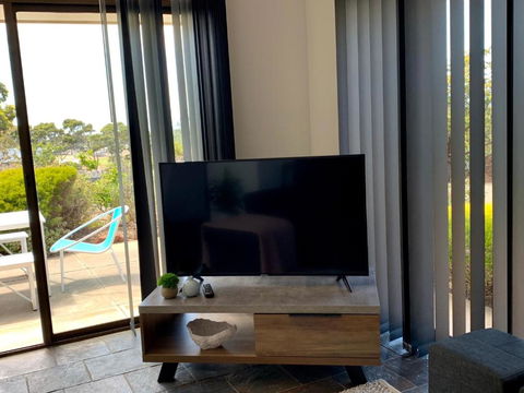 Nepean View - Accommodation Redcliffe 6