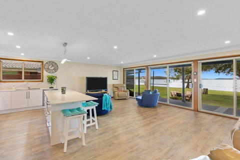 Kalimna Lakeside Living - Accommodation Redcliffe 2