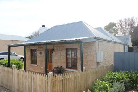 Victoria Cottage - Accommodation Redcliffe 5