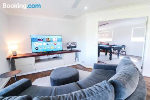 Saltwater Manor - Accommodation Redcliffe 4