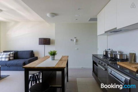 A Cozy CBD Suite With Spectacular City Views - Accommodation Redcliffe 0