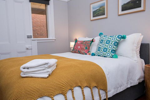 The Byng House Grand & Central Entertain 12 - Accommodation Redcliffe 4