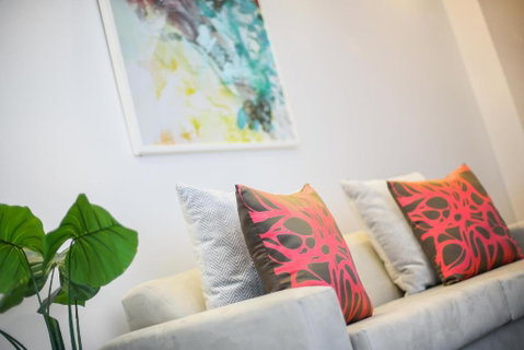 A Comfy & Central 2BR Apt Near Flinders Station - Accommodation Redcliffe 1