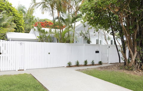 A PERFECT STAY Barrel & Branch Heart Of Town - Accommodation Redcliffe 0