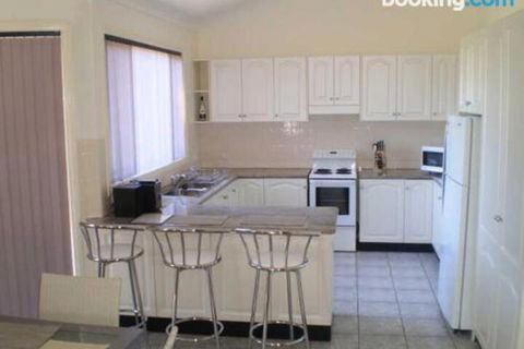 Retreat On Surf Beach - Accommodation Redcliffe 3