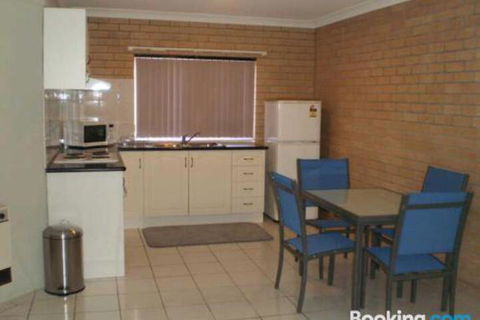 Retreat On Surf Beach - Accommodation Redcliffe 2