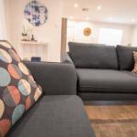 Contemporary â€˜Espritâ€™ With River Reserve Access - Accommodation Redcliffe 0