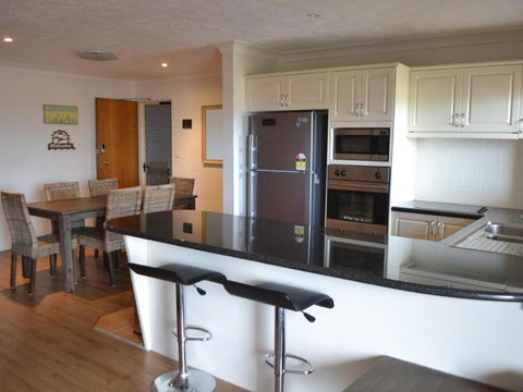 Champagne Court 10 - Accommodation Redcliffe 6