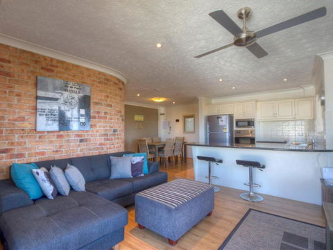 Champagne Court 10 - Accommodation Redcliffe 5