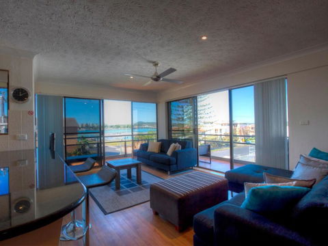 Champagne Court 10 - Accommodation Redcliffe 1