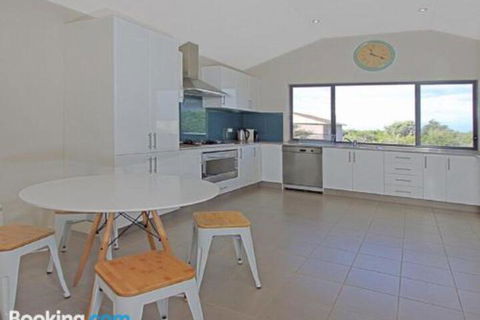 Seaside Escape At Jones Beach Swimming Pool - Accommodation Redcliffe 4