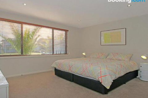 Seaside Escape At Jones Beach Swimming Pool - Accommodation Redcliffe 2