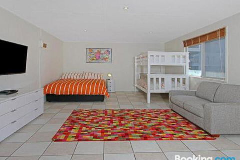 Seaside Escape At Jones Beach Swimming Pool - Accommodation Redcliffe 5