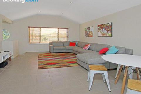 Seaside Escape At Jones Beach Swimming Pool - Accommodation Redcliffe 3