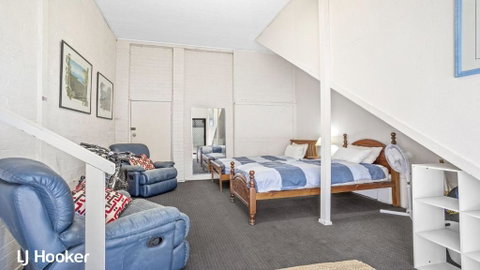Yacaaba Beautiful Waterfront Location - Accommodation Redcliffe 4