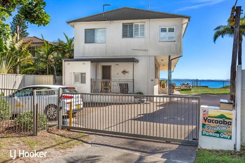 Yacaaba Beautiful Waterfront Location - Accommodation Redcliffe 1