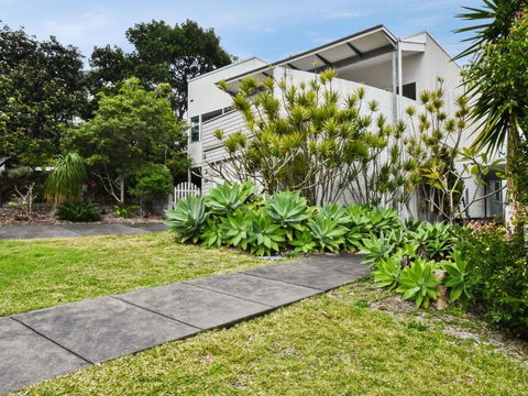 East Coast - Accommodation Redcliffe 3