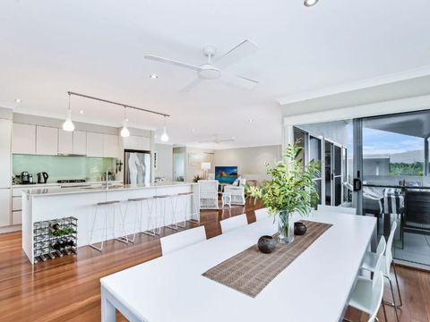 East Coast - Accommodation Redcliffe 5