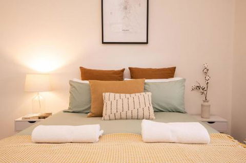 Lords Cottage Charming CBD Home Pet Friendly - Accommodation Redcliffe 3