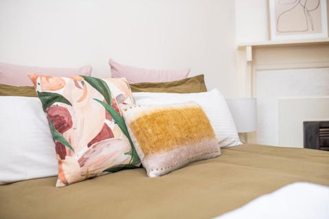 Lords Cottage Charming CBD Home Pet Friendly - Accommodation Redcliffe 6