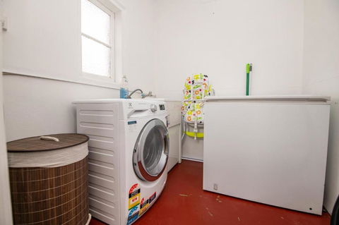 Lords Cottage Charming CBD Home Pet Friendly - Accommodation Redcliffe 2