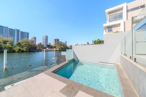 GC Private Homes - Waterfront Villas - Accommodation Redcliffe 1