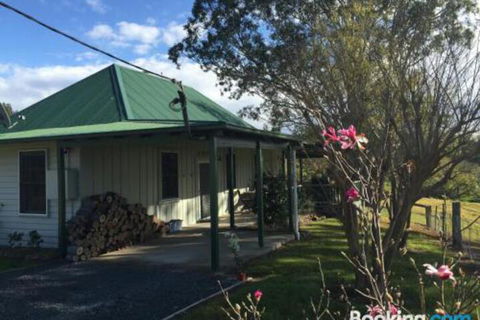 Old Schoolmasters Cottage On The Barrington River - Accommodation Redcliffe 0
