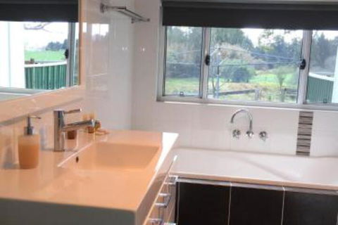 Old Schoolmasters Cottage On The Barrington River - Accommodation Redcliffe 4