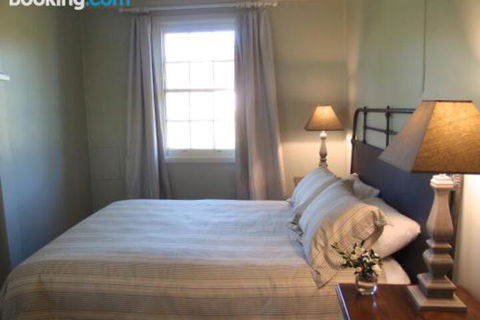 Old Schoolmasters Cottage On The Barrington River - Accommodation Redcliffe 3