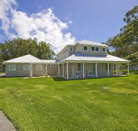 Echo Beach House 16 Reflections Dr Luxurious House with Magnificent Pool  Ducted Air - Accommodation Redcliffe