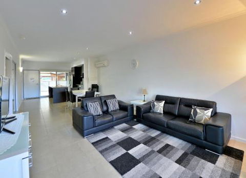 DelMar 3 - Accommodation Redcliffe 2
