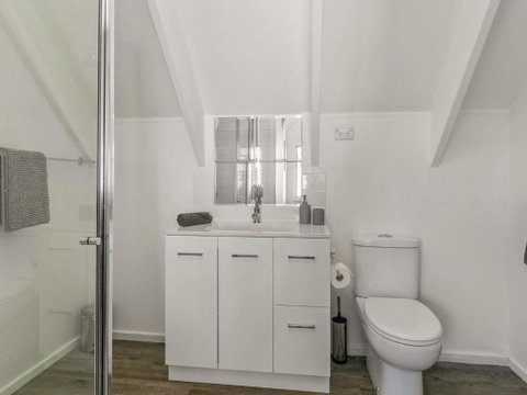 A La Plage - Accommodation Redcliffe 2