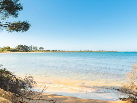 A La Plage - Accommodation Redcliffe 3