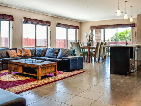 Valencia - Accommodation Redcliffe 1