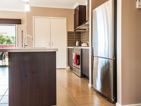 Valencia - Accommodation Redcliffe 5