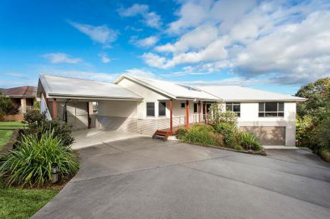 Coastal Retreat - Accommodation Redcliffe 0
