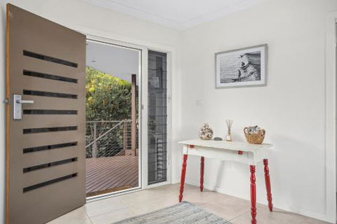 Coastal Retreat - Accommodation Redcliffe 1