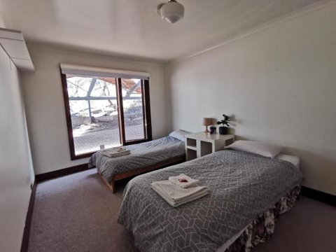 Cellar House - Accommodation Redcliffe 5
