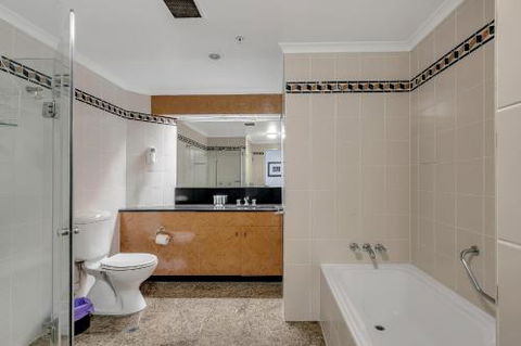 DREAM HARBOUR VIEW 2 BRM / GYM POOL & PARKING - Accommodation Redcliffe 5