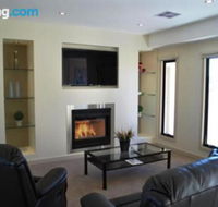 Eagles Nest - Accommodation Redcliffe
