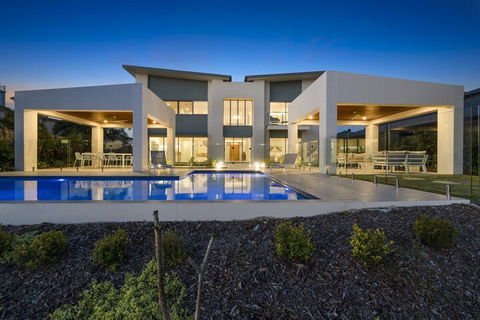 Luxury Canal Front Holiday House Raptor Pde Banksia Beach - Accommodation Redcliffe 0