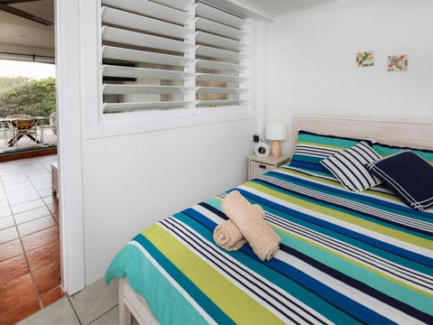 WHITE WAVES 4 ABSOLUTE BEACH FRONT STUDIO HASTINGS POINT - Accommodation Redcliffe 6