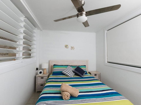 WHITE WAVES 4 ABSOLUTE BEACH FRONT STUDIO HASTINGS POINT - Accommodation Redcliffe 3