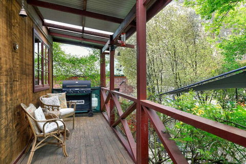 Mountain Den - Accommodation Redcliffe 7