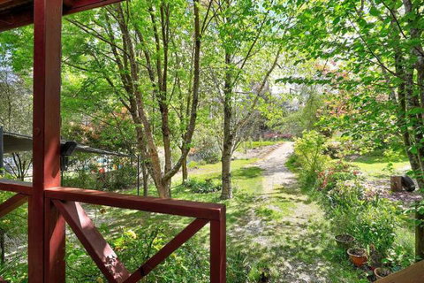 Mountain Den - Accommodation Redcliffe 5